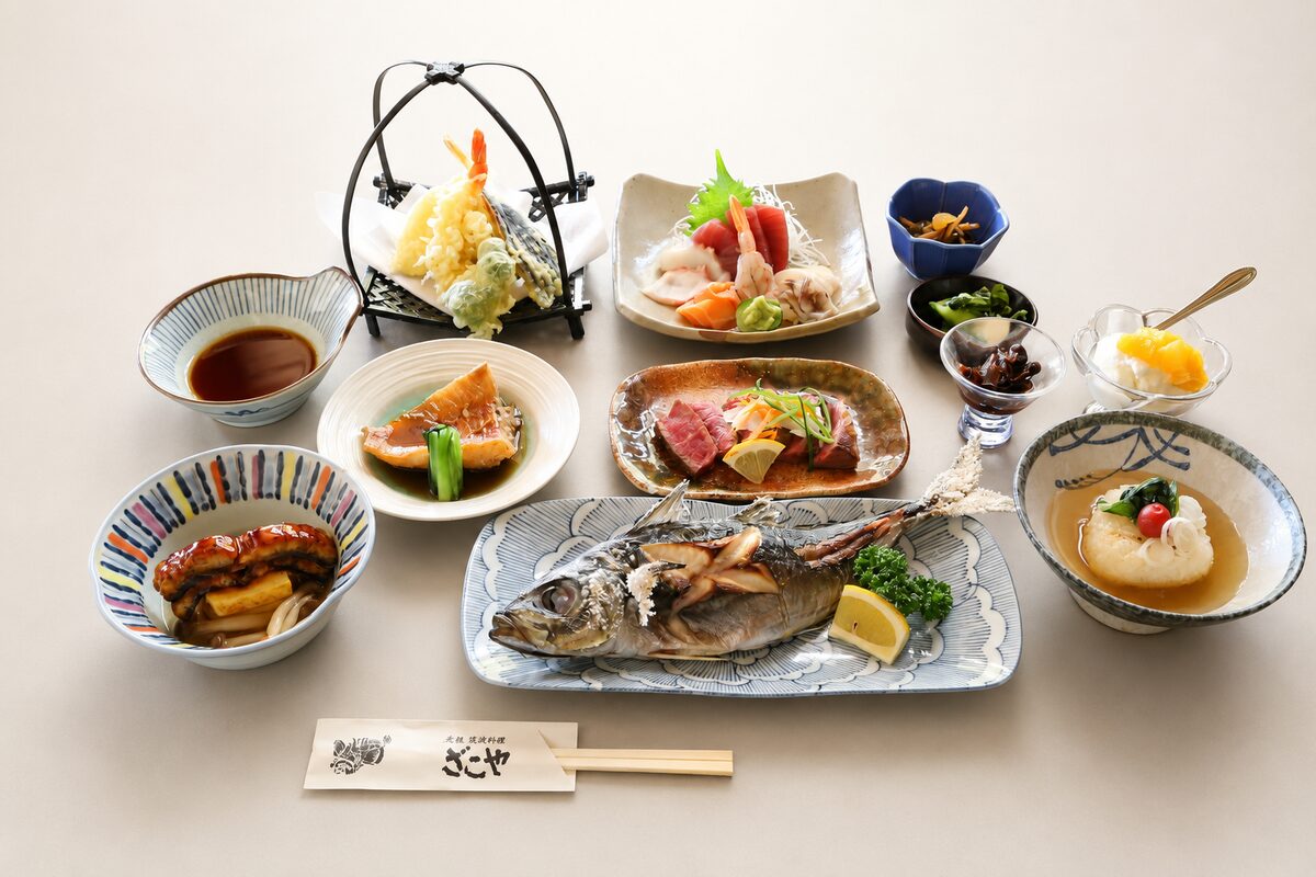 お食事ざこやさんの料理写真／補正後